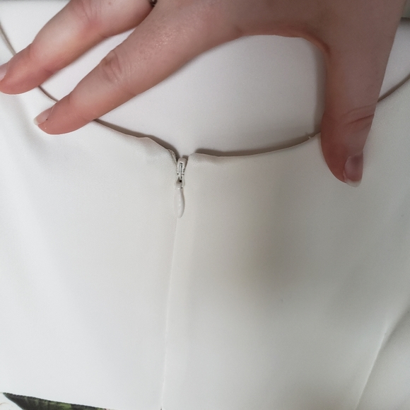 DB Established floral dress - Picture 2 of 3